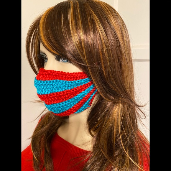 Hand-knitted Face Mask - Picture 3 of 12
